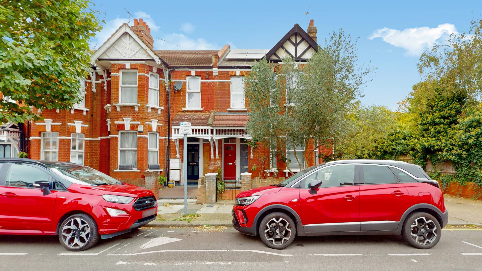 Two Bedroom With Private Garden Flat Wotton Road, CRICKLEWOOD